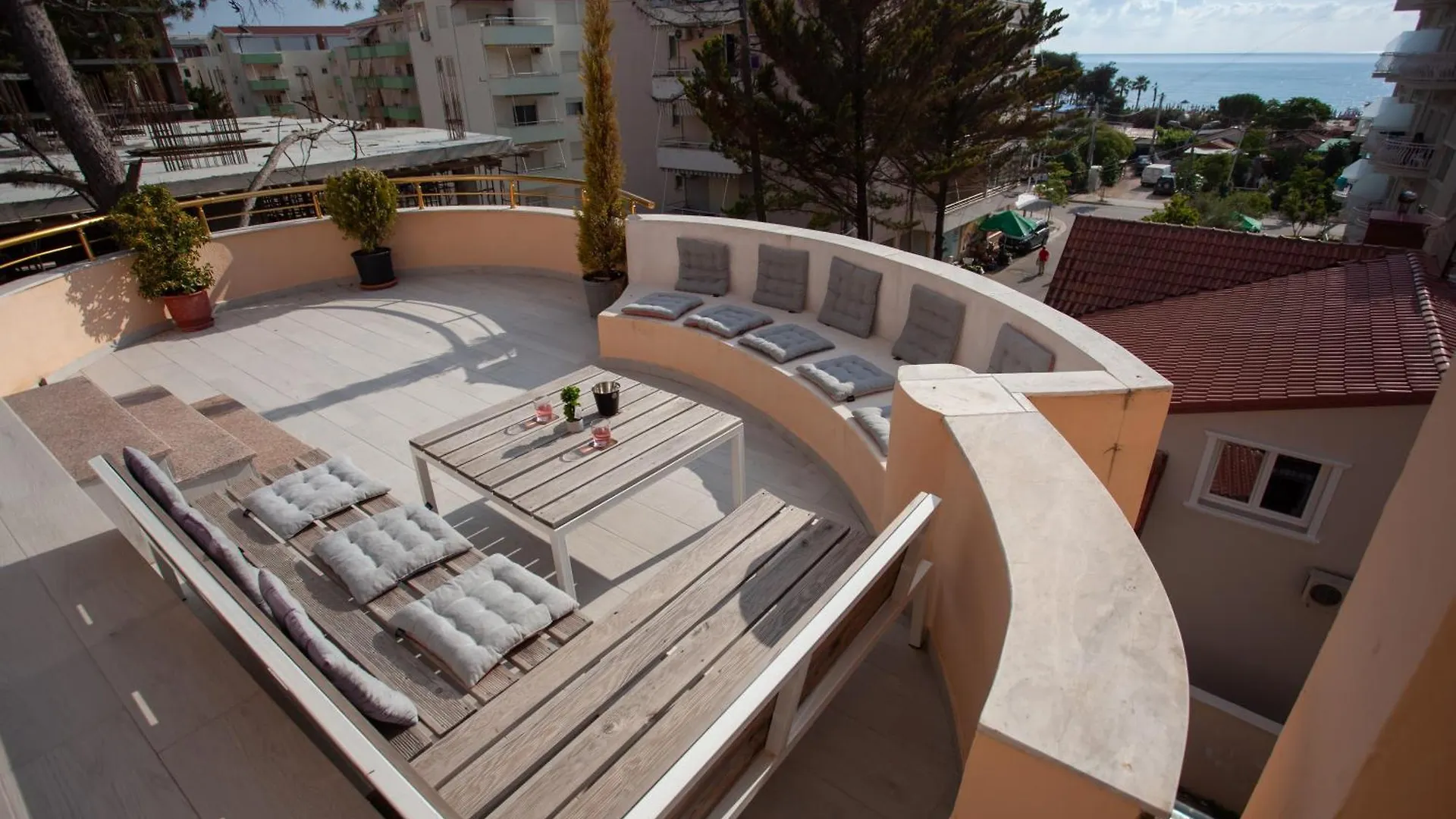 The Rooftop By Ps Apartment Golem